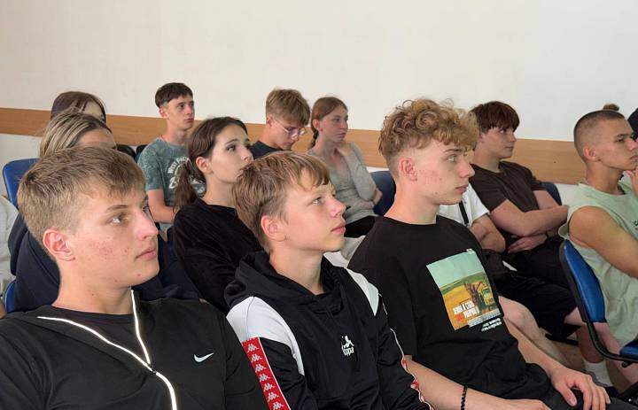 В детском центре «Юность» в трех лагерях прошла лекция о безопасности денег в цифровом мире.