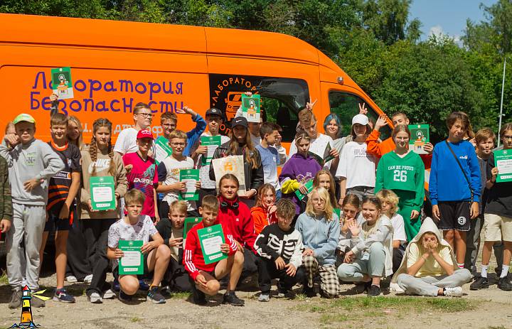 27 июля в МАУ ЦОПМИ «Огонек» приехали представители «Лаборатории безопасности» со Станции юных техников