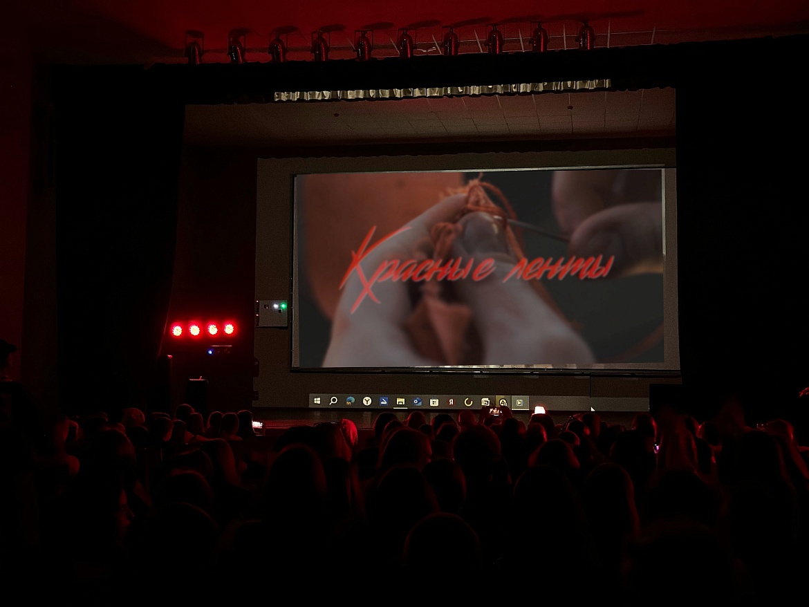 Просмотр фильма "Красные ленты"